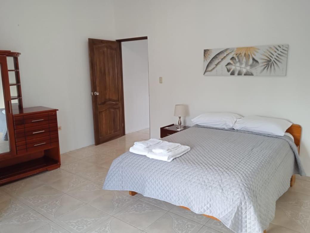 Apartahotel Casa Soleil Puerto Villamil Ruang foto