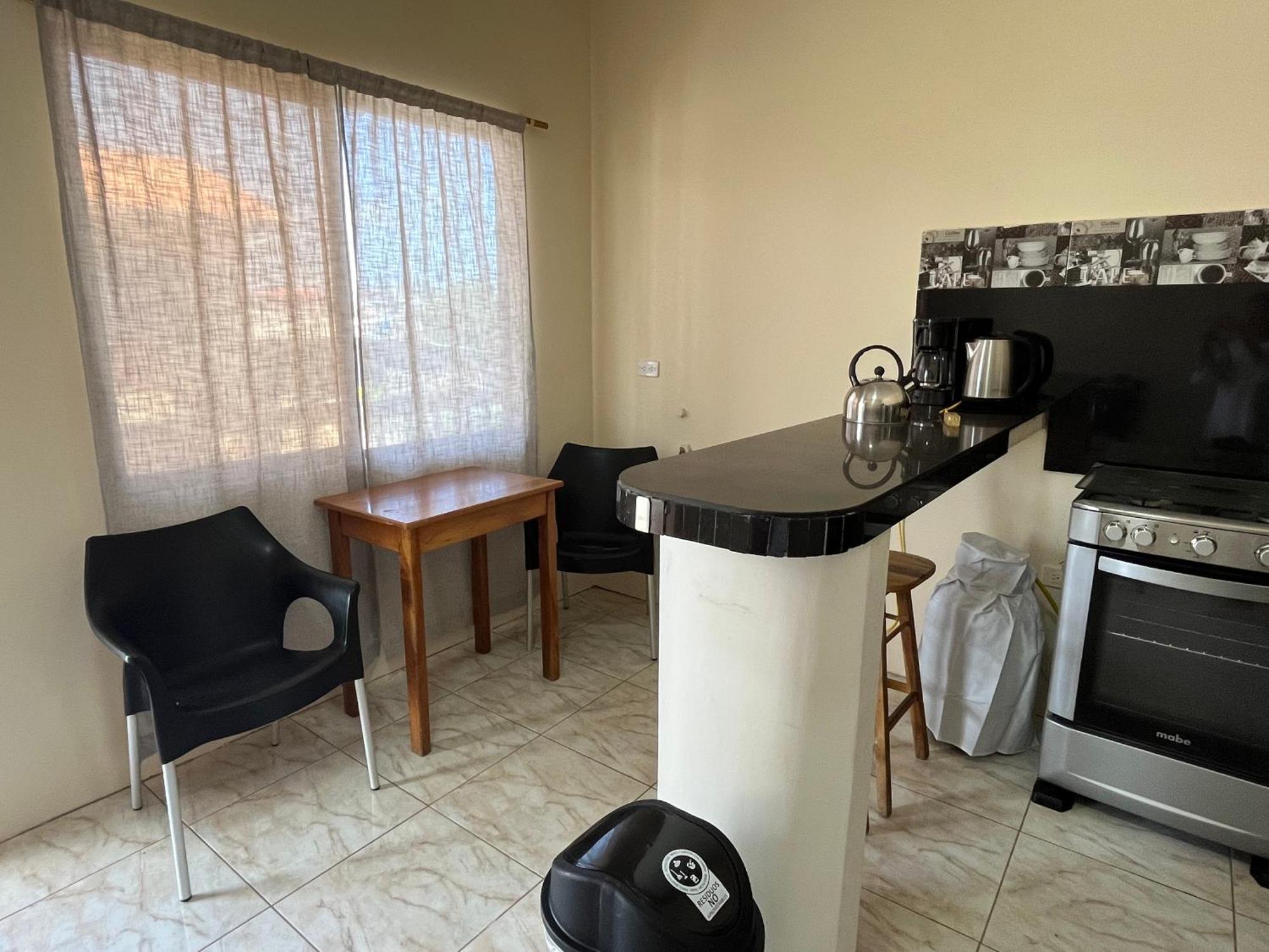Apartahotel Casa Soleil Puerto Villamil Ruang foto
